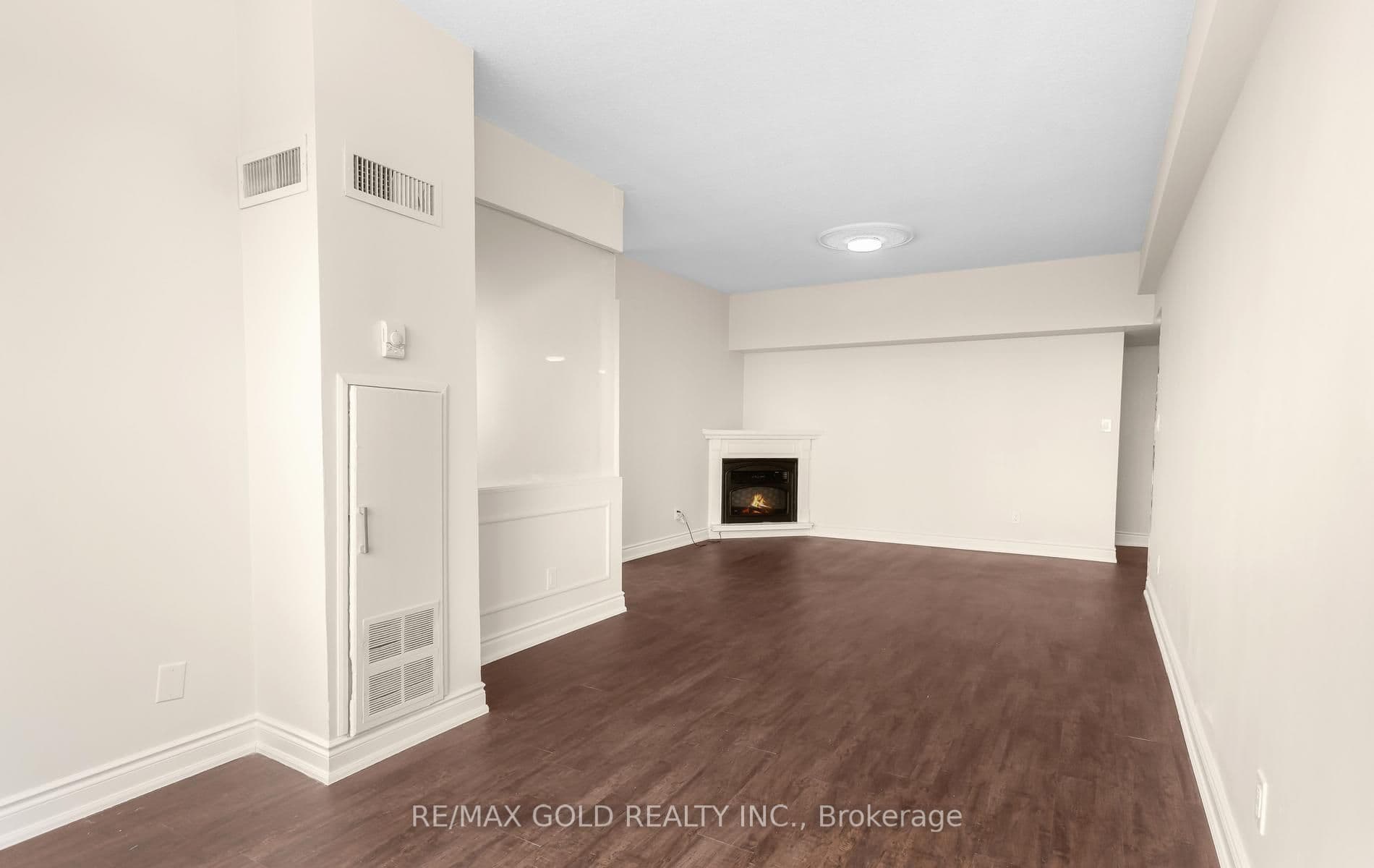 Cy-02- 25 Agnes Street — 3 bed 2 bath Condo Apartment for sale in Cooksville, Mississauga