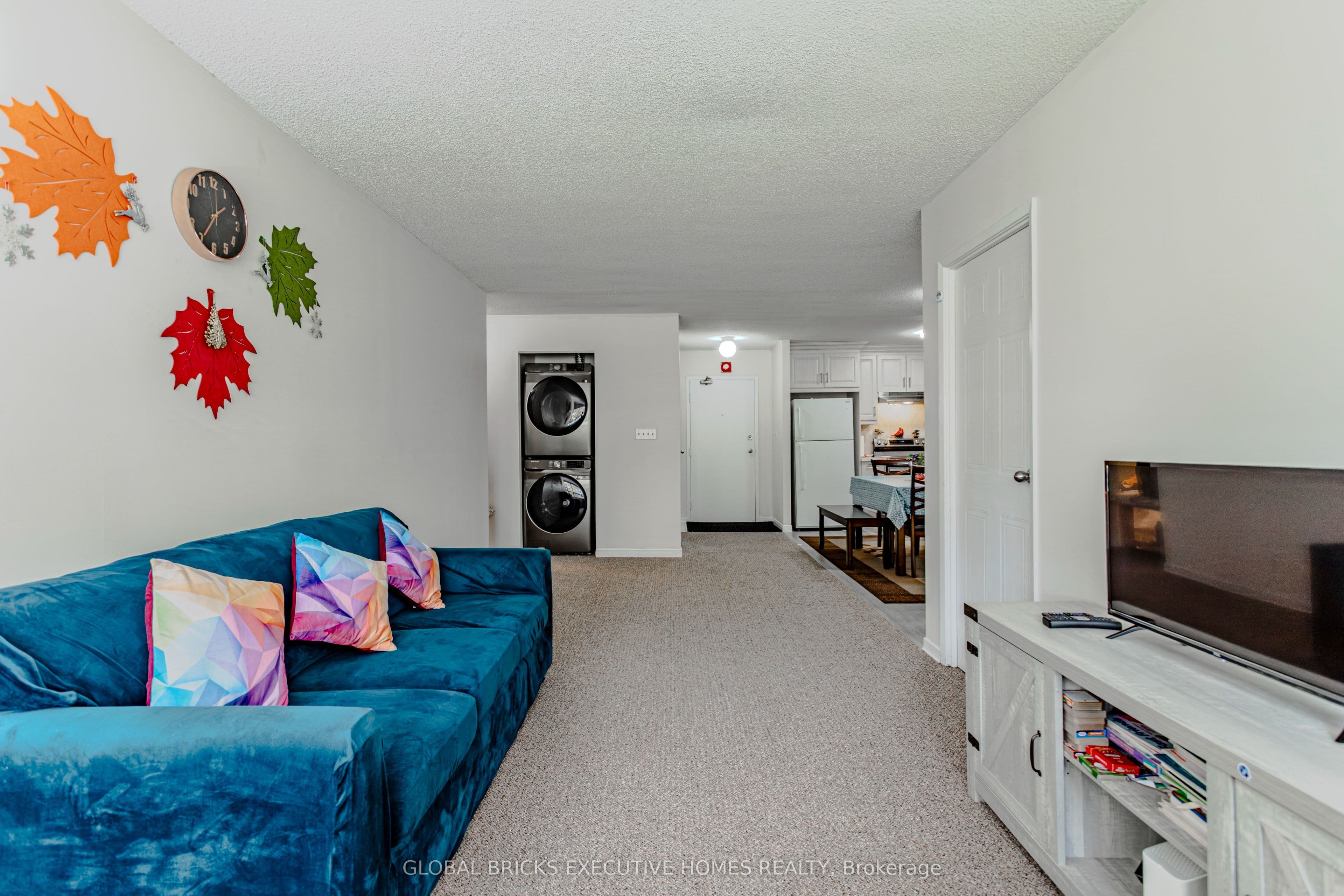 102- 1275 Cornerbrook Place — 2 bed 2 bath Condo Townhouse for sale in Erindale, Mississauga